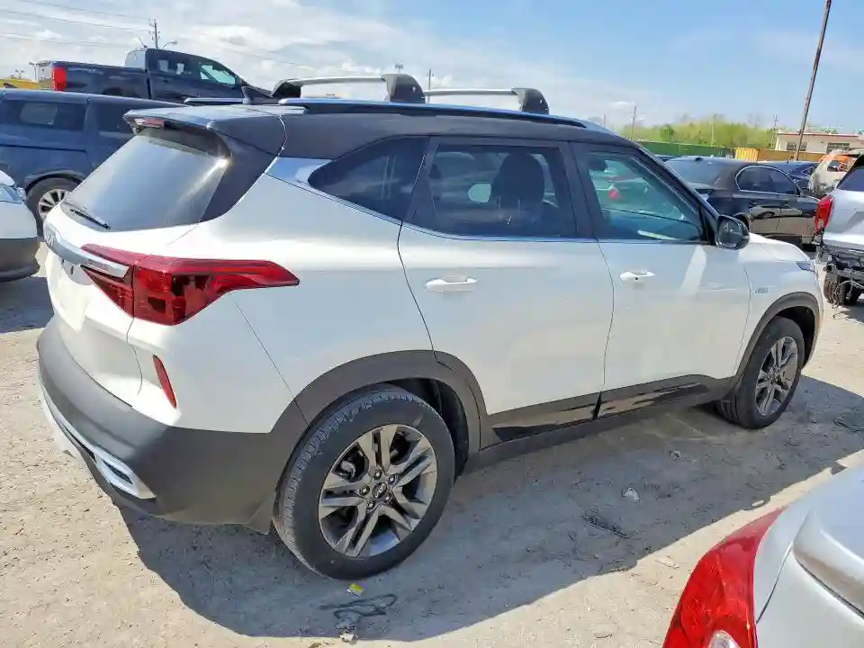 KNDEUCAAXN7302851 2022 KIA SELTOS-2