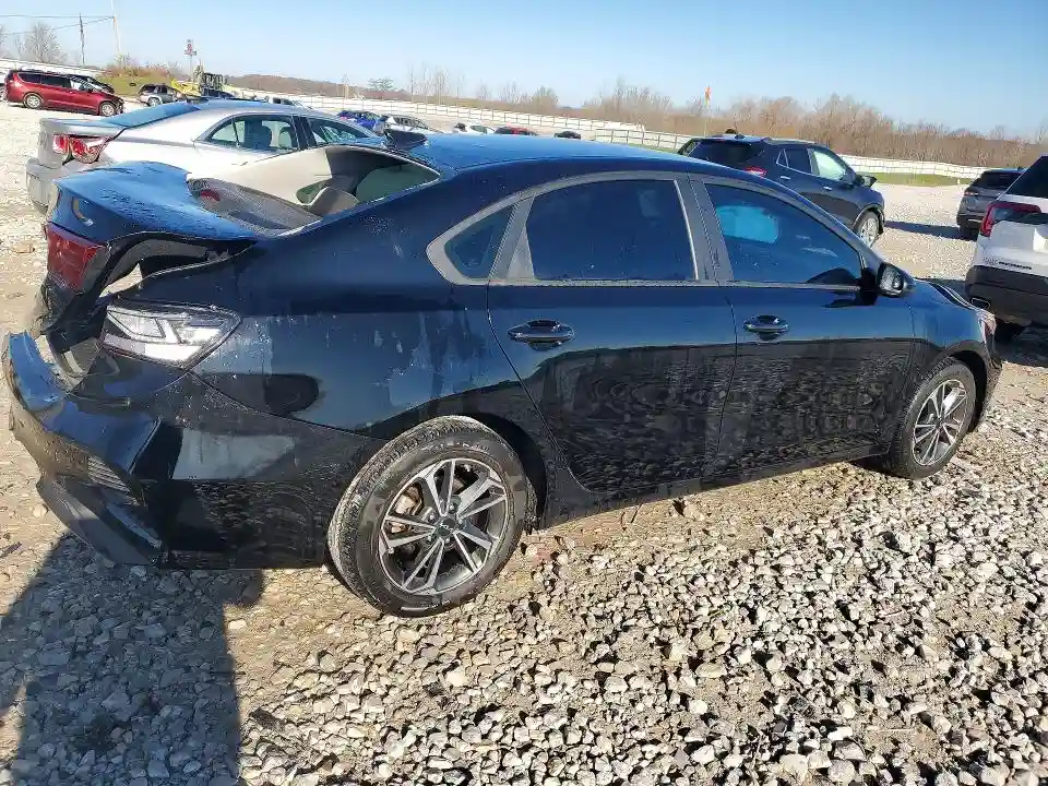 3KPF24AD7PE622688 2023 KIA FORTE-2