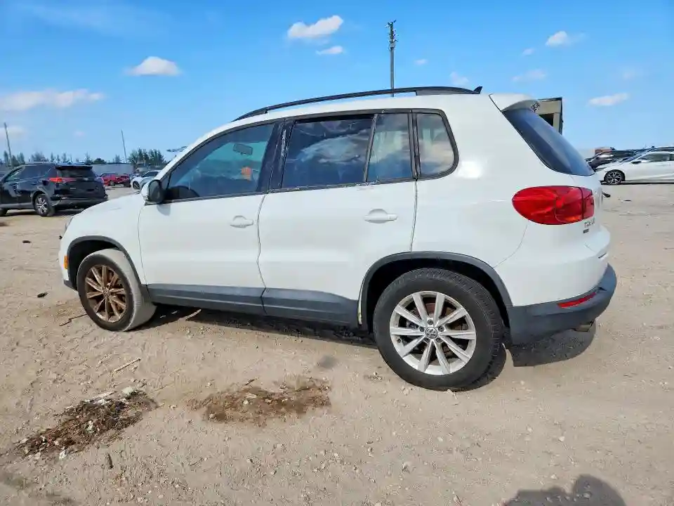 WVGAV7AX7HK046978 2017 VOLKSWAGEN TIGUAN-1
