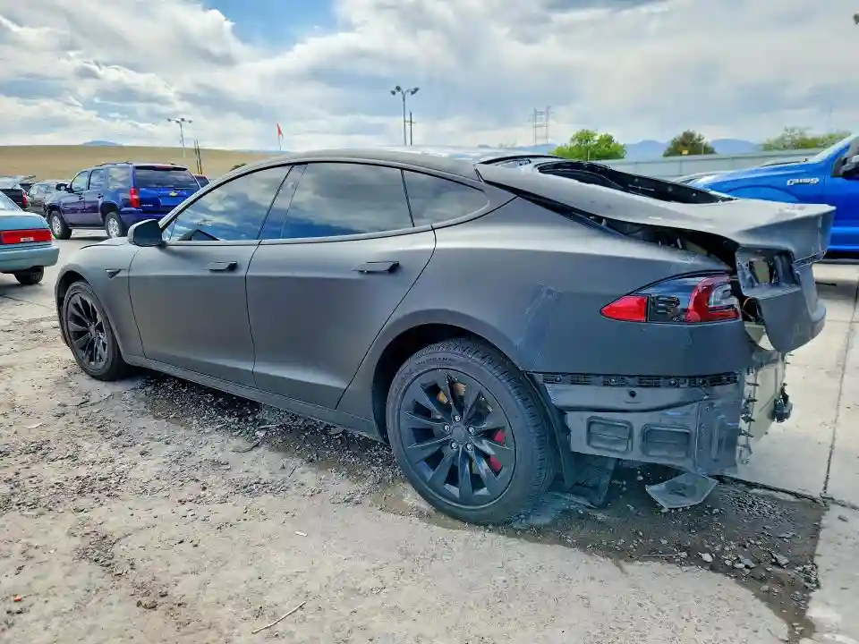 5YJSA1E23JF275726 2018 TESLA MODEL S-1