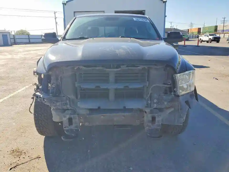 1C6RR7TT3JS136325 2018 RAM 1500-4