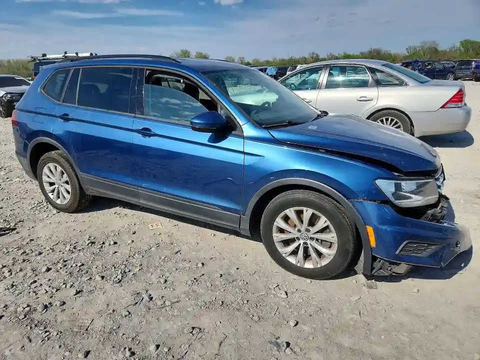 3VV0B7AX8JM018454 2018 VOLKSWAGEN TIGUAN-3