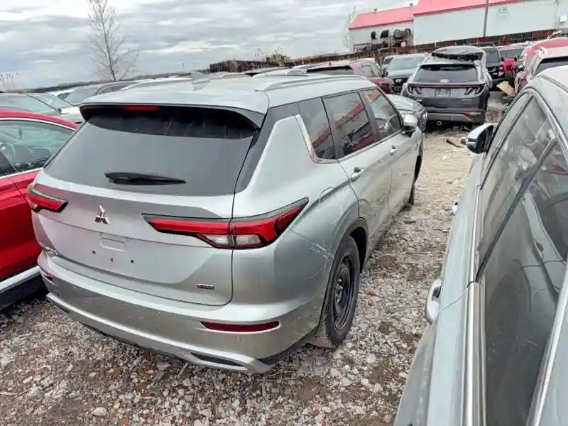 JA4J4UA85NZ611918 2022 MITSUBISHI OUTLANDER-3