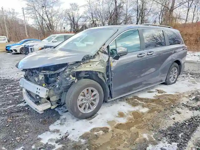 5TDYRKEC6SS242010 2025 TOYOTA SIENNA-0