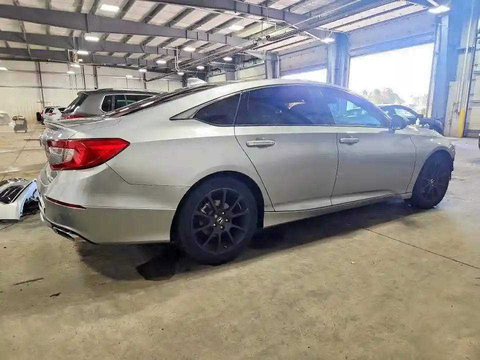 1HGCV1F33JA165060 2018 HONDA ACCORD-2