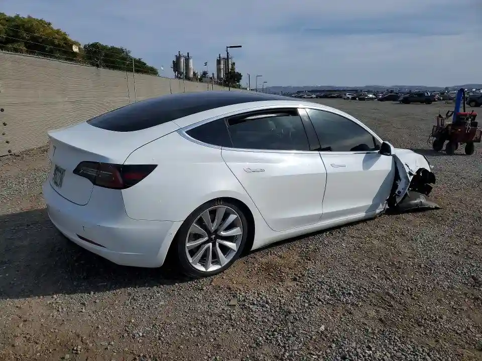 5YJ3E1EB2JF067457 2018 TESLA MODEL 3-2