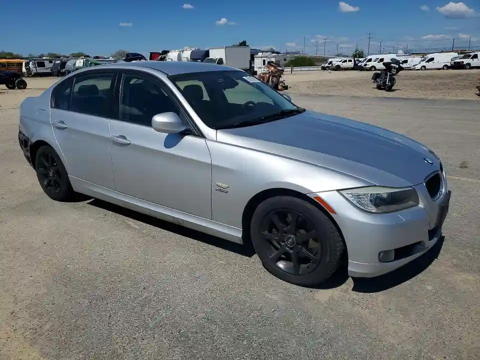 WBAPK5G55BNN80193 2011 BMW 3 SERIES-3
