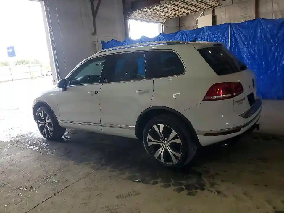 WVGRF7BP1HD000355 2017 VOLKSWAGEN TOUAREG-1