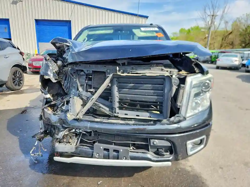 1N6AA1E50HN519301 2017 NISSAN TITAN-4
