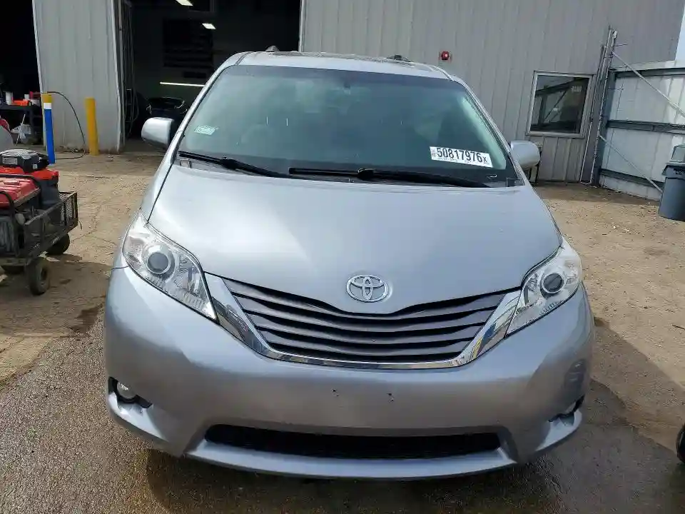5TDYZ3DC2HS791588 2017 TOYOTA SIENNA-4