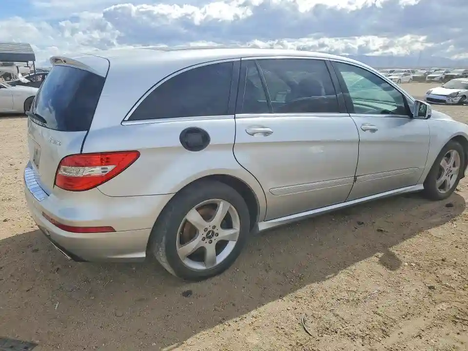4JGCB6FE3BA118176 2011 MERCEDES-BENZ R-CLASS-2