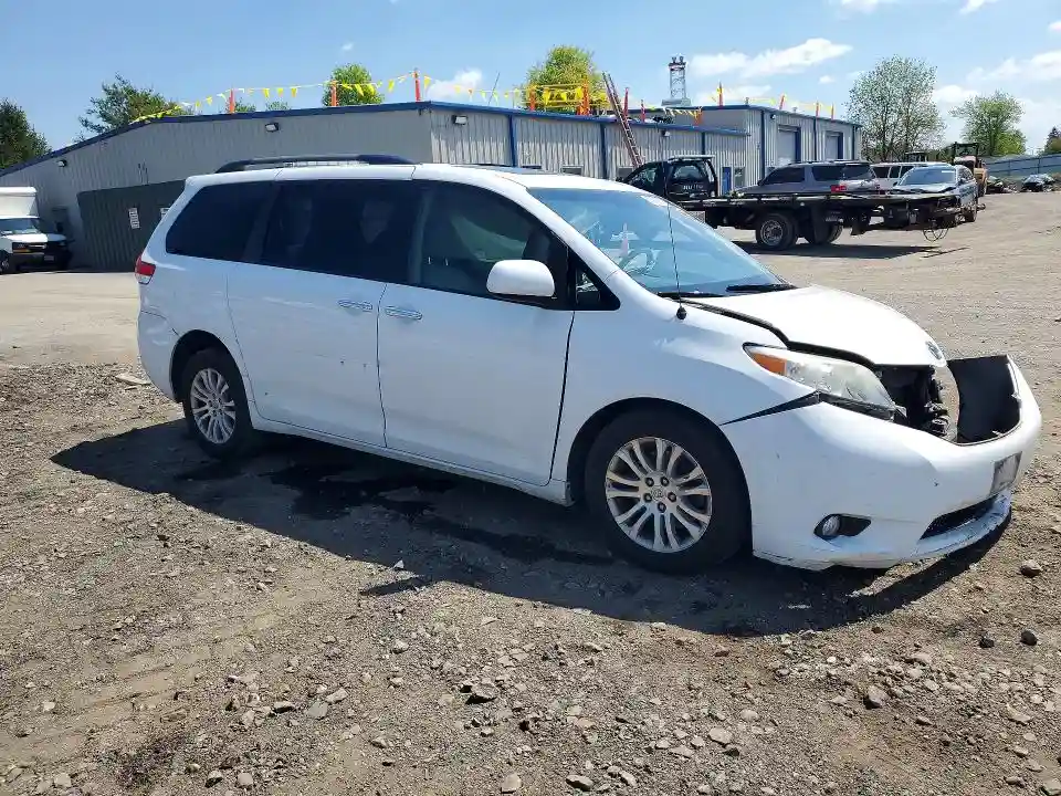 5TDYK3DC1ES472750 2014 TOYOTA SIENNA-3