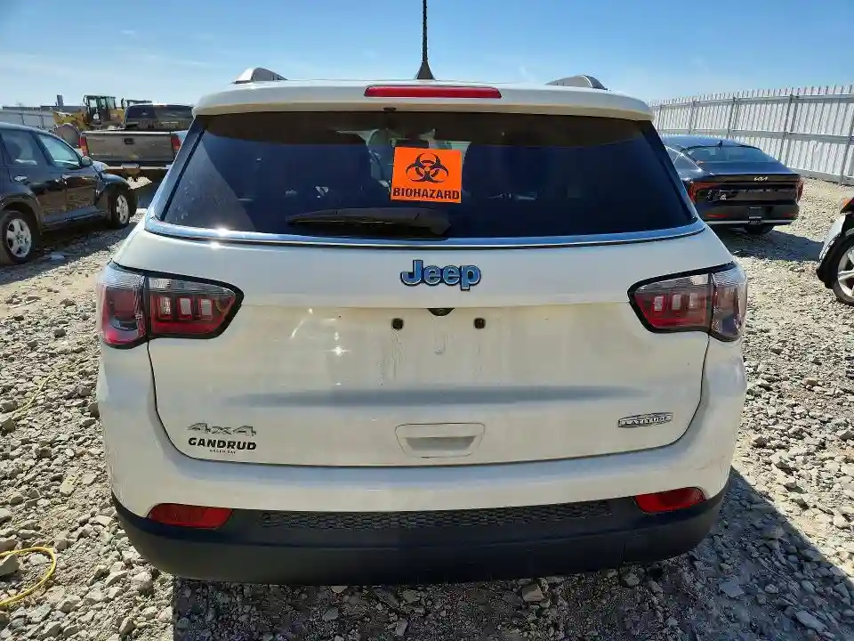 3C4NJDBB8JT291070 2018 JEEP COMPASS-5
