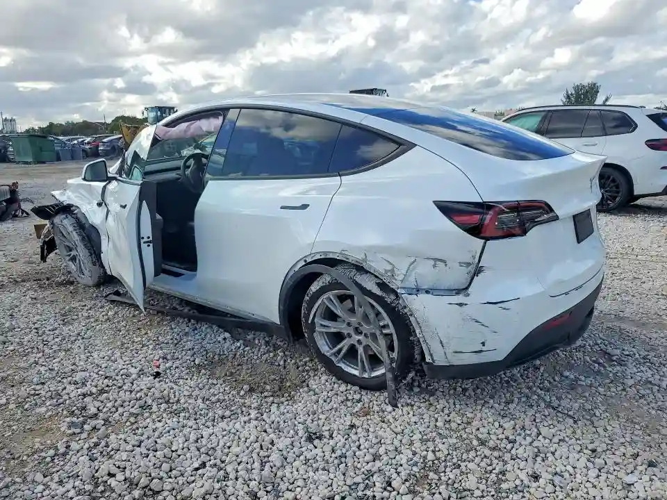 7SAYGDEE2PA194875 2023 TESLA MODEL Y-1