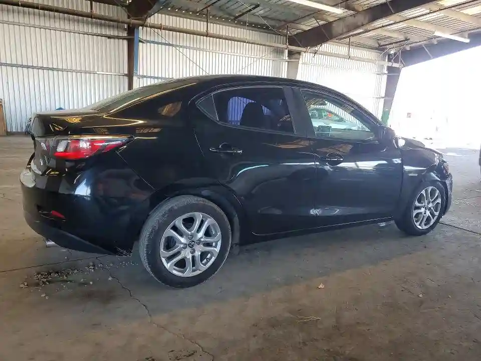 3MYDLBYV6HY181418 2017 TOYOTA YARIS-2