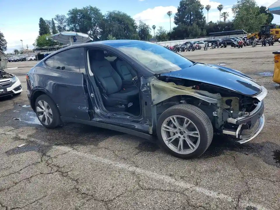 7SAYGDEEXRF062310 2024 TESLA MODEL Y-3