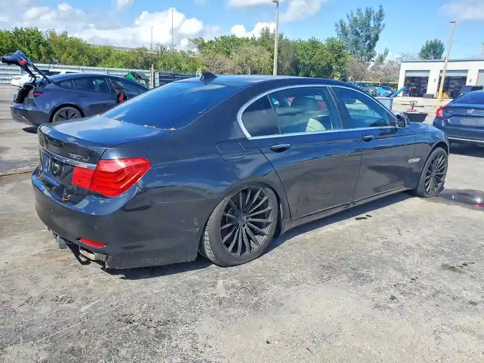 WBAKC8C57CC437645 2012 BMW 7 SERIES-2