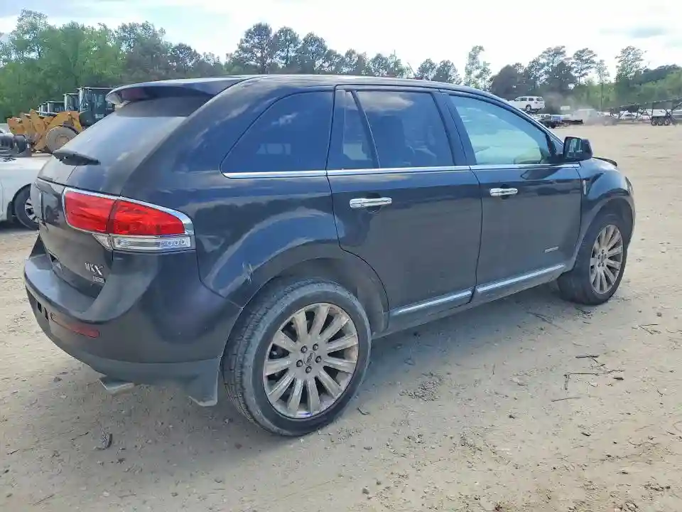 2LMDJ8JK0BBJ13963 2011 LINCOLN MKX-2