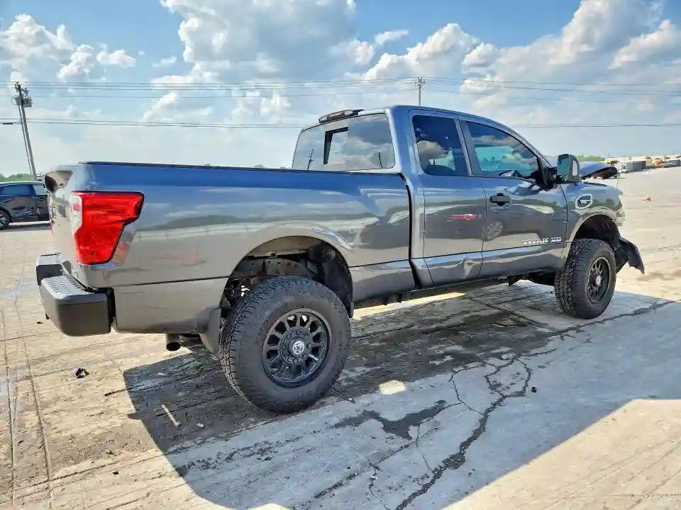 1N6AA1C34JN501746 2018 NISSAN TITAN-2
