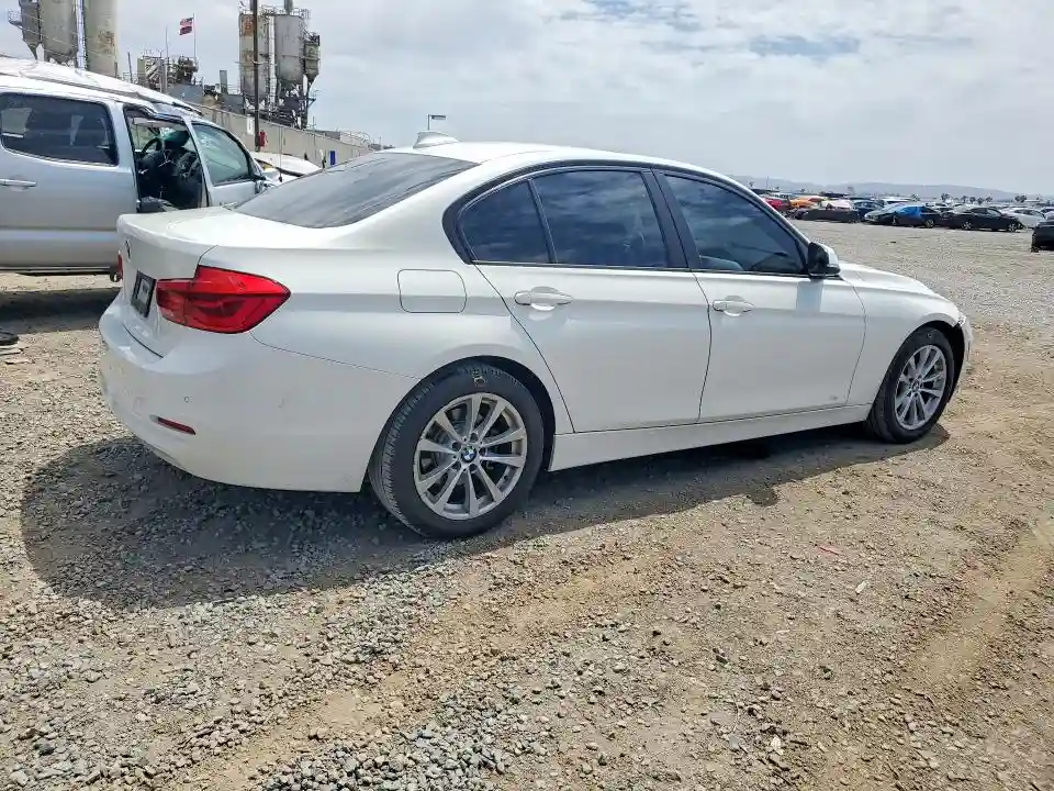 WBA8A3C38HK692142 2017 BMW 3 SERIES-2