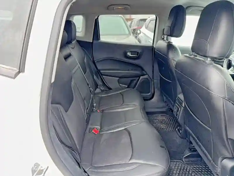 3C4NJCBB0JT318823 2018 JEEP COMPASS-5