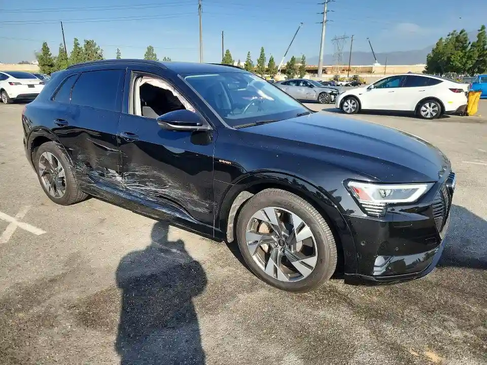 WA1AABGE4NB022555 2022 AUDI E-TRON-3