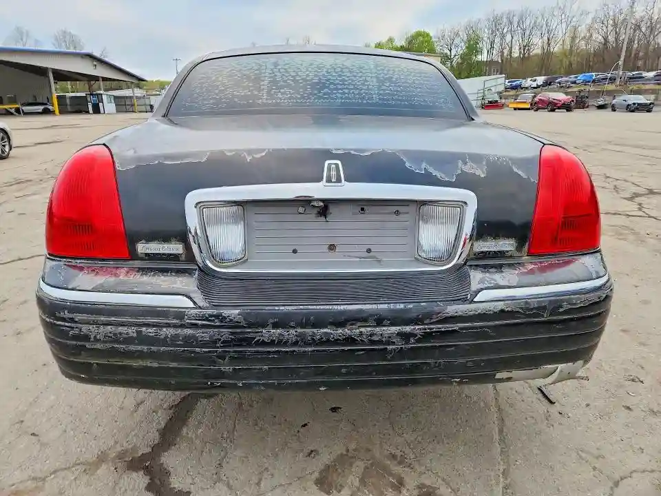 2LNBL8EV2BX765469 2011 LINCOLN TOWNCAR-5