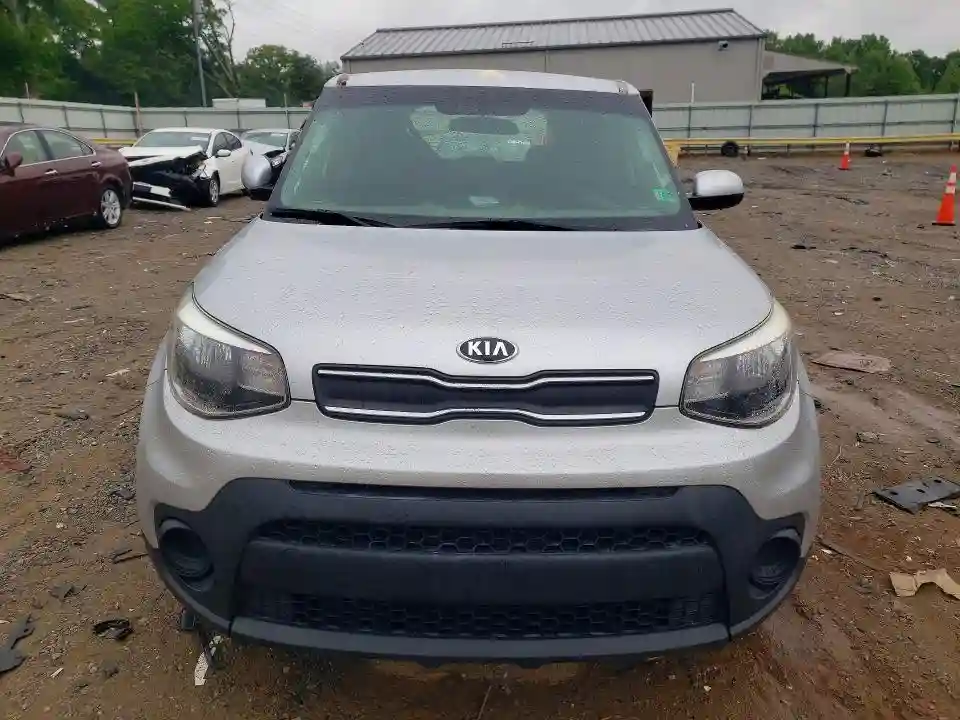 KNDJN2A21J7595547 2018 KIA SOUL BASE-4