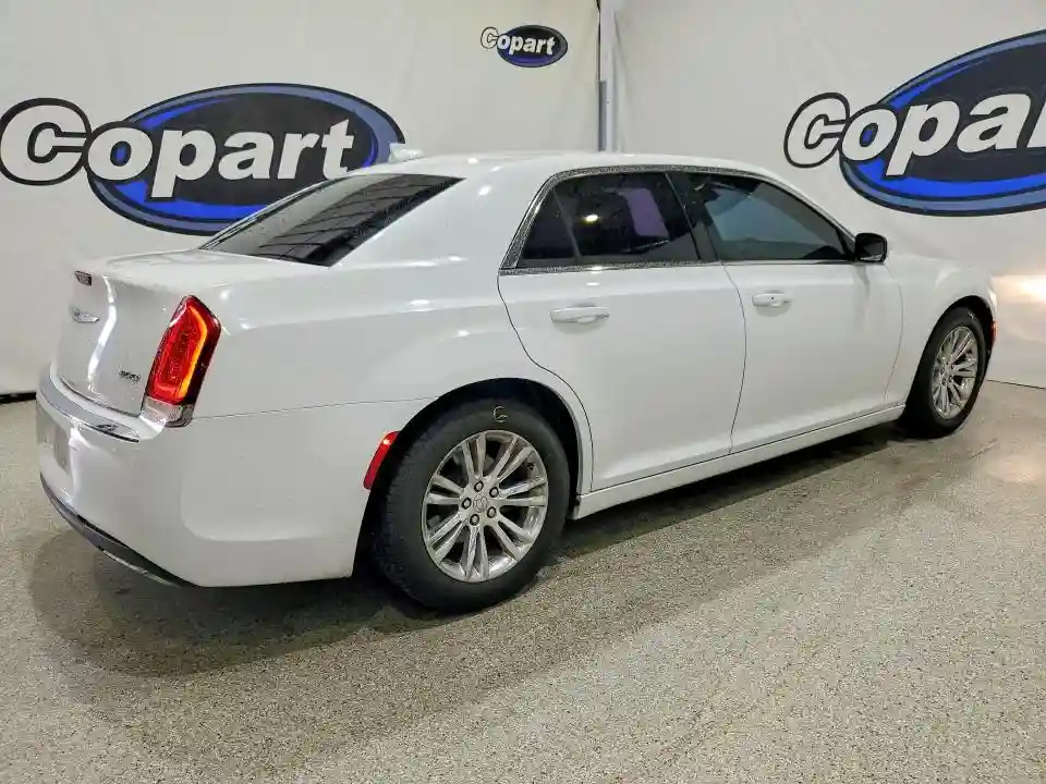 2C3CCAAG2HH560104 2017 CHRYSLER 300-2