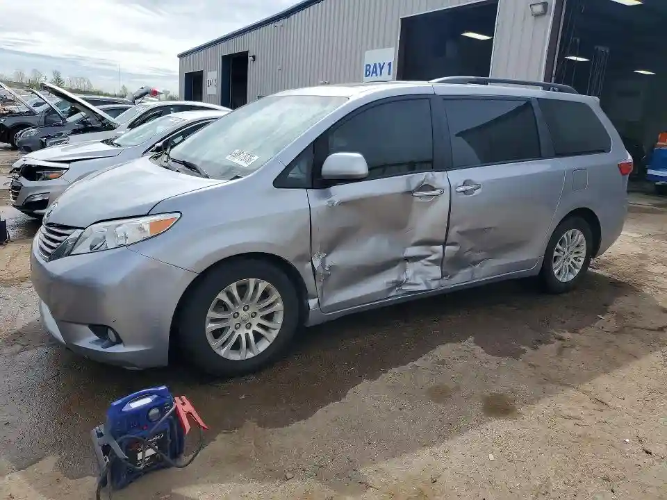 5TDYZ3DC2HS791588 2017 TOYOTA SIENNA-0