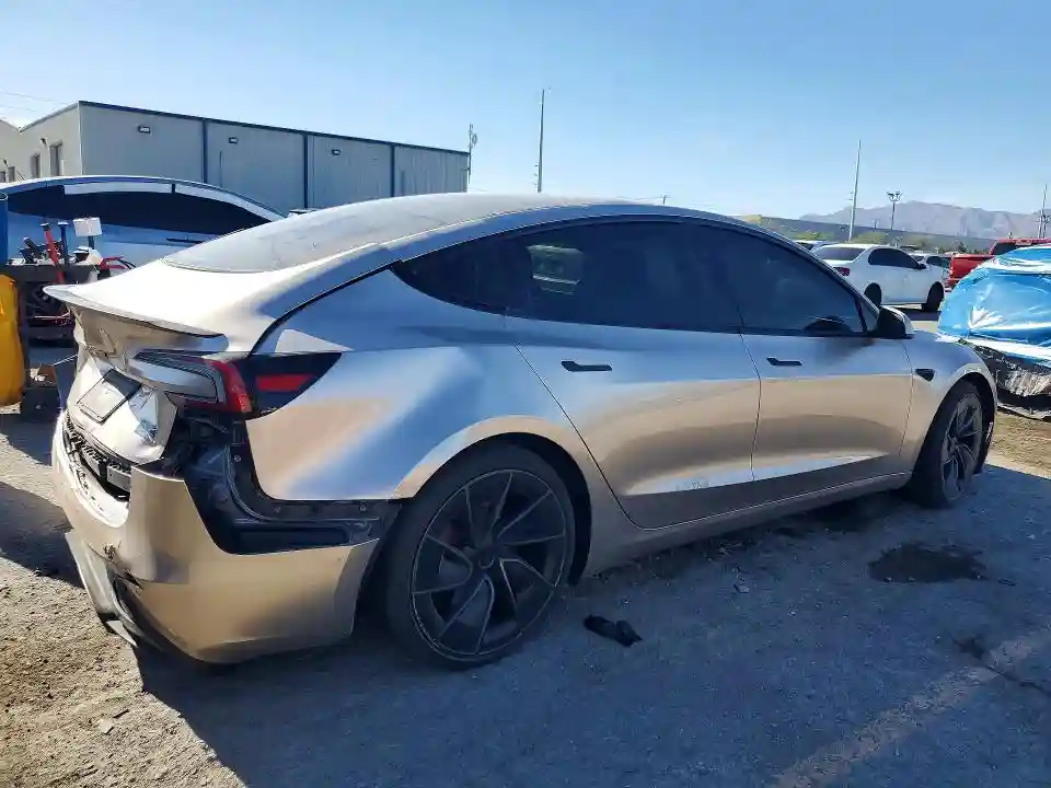 5YJ3E1ET8RF883643 2024 TESLA MODEL 3-2