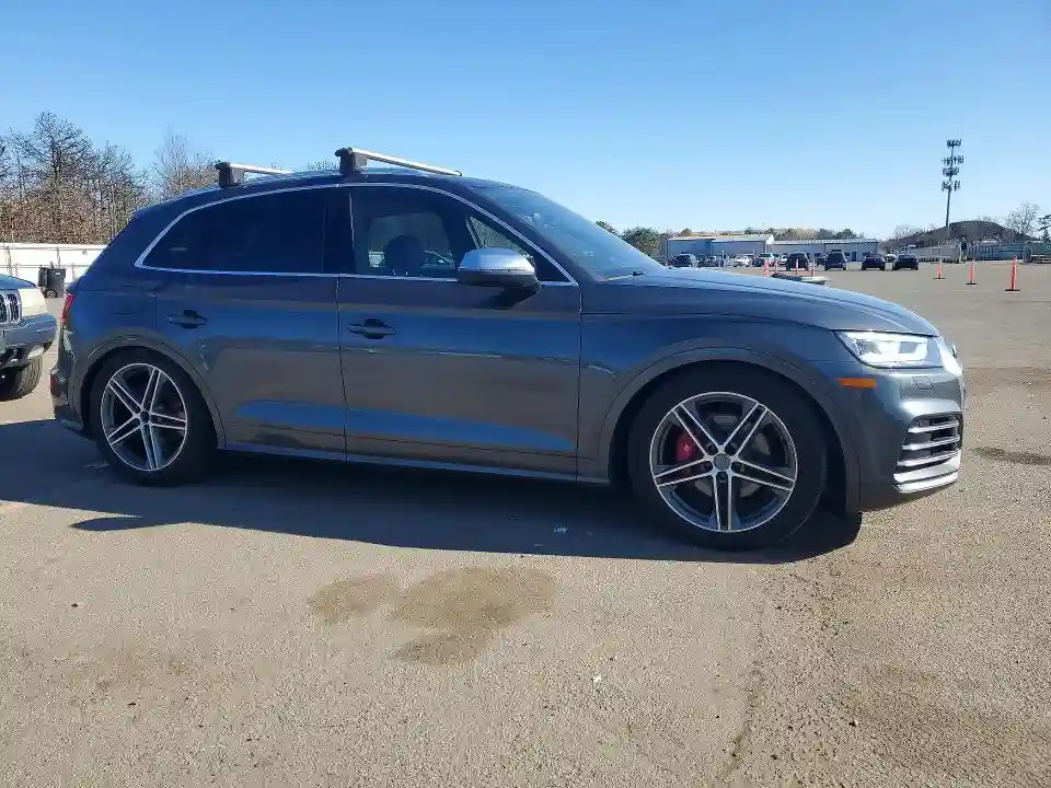 WA1A4AFY4J2180014 2018 AUDI SQ5-3
