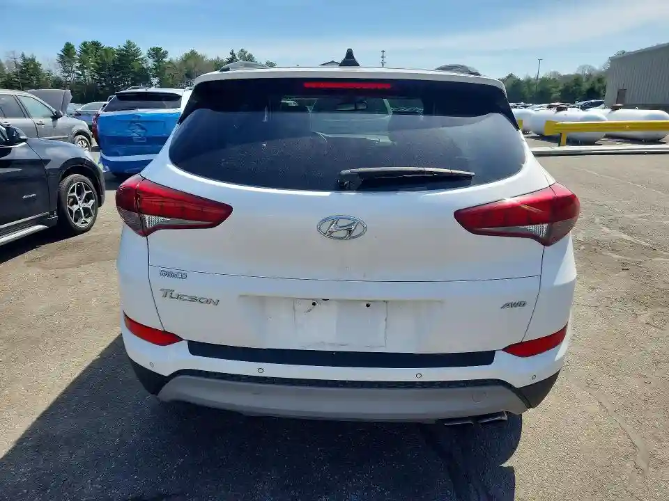 KM8J3CA27JU755665 2018 HYUNDAI TUCSON-5