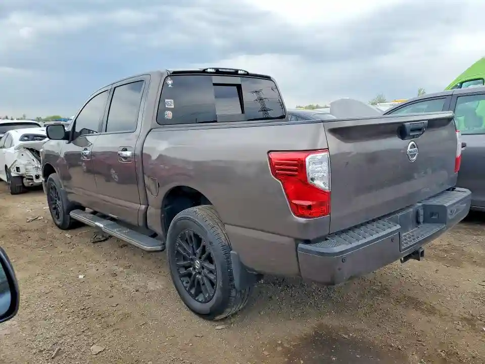 1N6AA1E53JN529648 2018 NISSAN TITAN-1