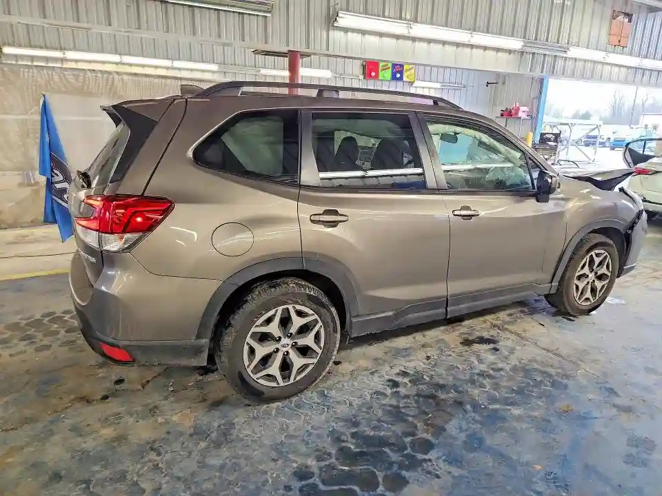 JF2SKAGC1KH477101 2019 SUBARU FORESTER-2