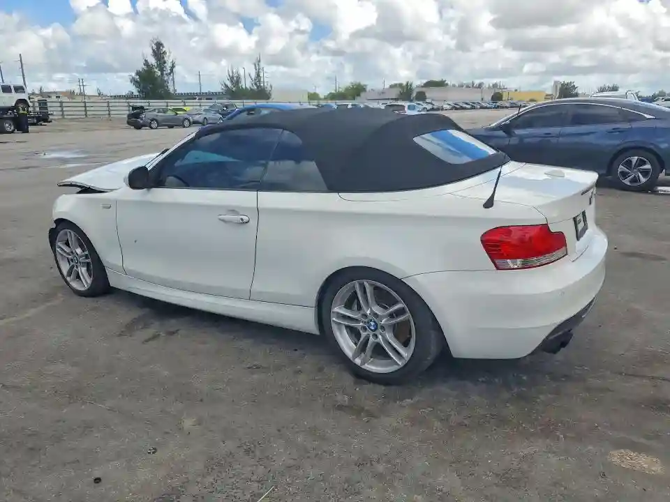 WBAUN7C56BVM25230 2011 BMW 1 SERIES-1