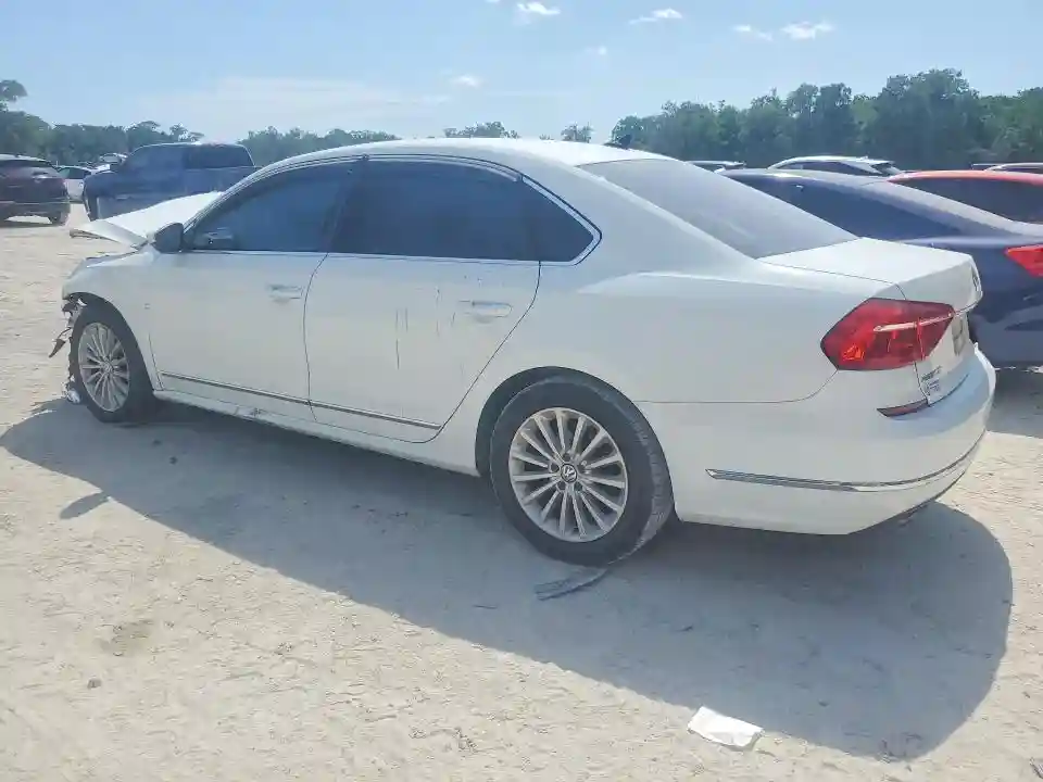 1VWBS7A3XGC038605 2016 VOLKSWAGEN PASSAT-1