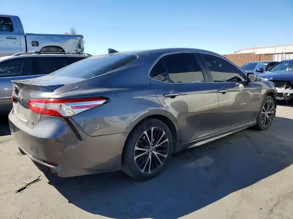 4T1G11AK2LU504639 2020 TOYOTA CAMRY-2