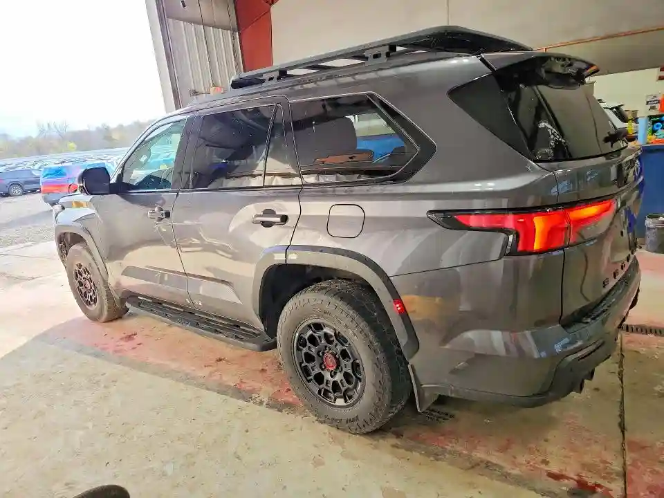 7SVAAABA1PX015207 2023 TOYOTA SEQUOIA-1