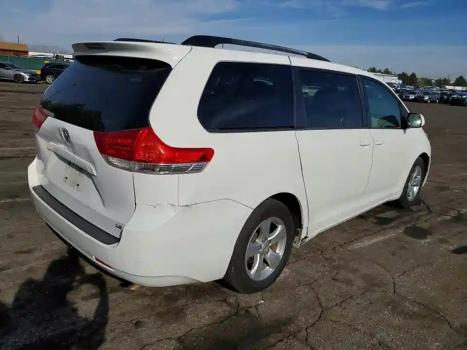 5TDKK3DCXES447450 2014 TOYOTA SIENNA-2