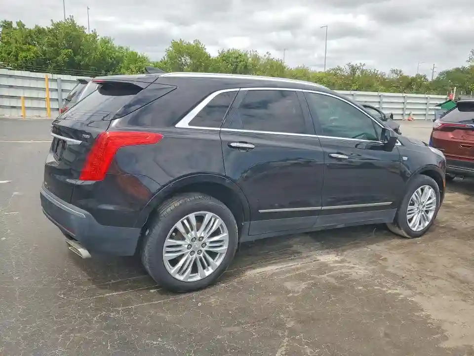 1GYKNCRS8HZ112031 2017 CADILLAC XT5-2