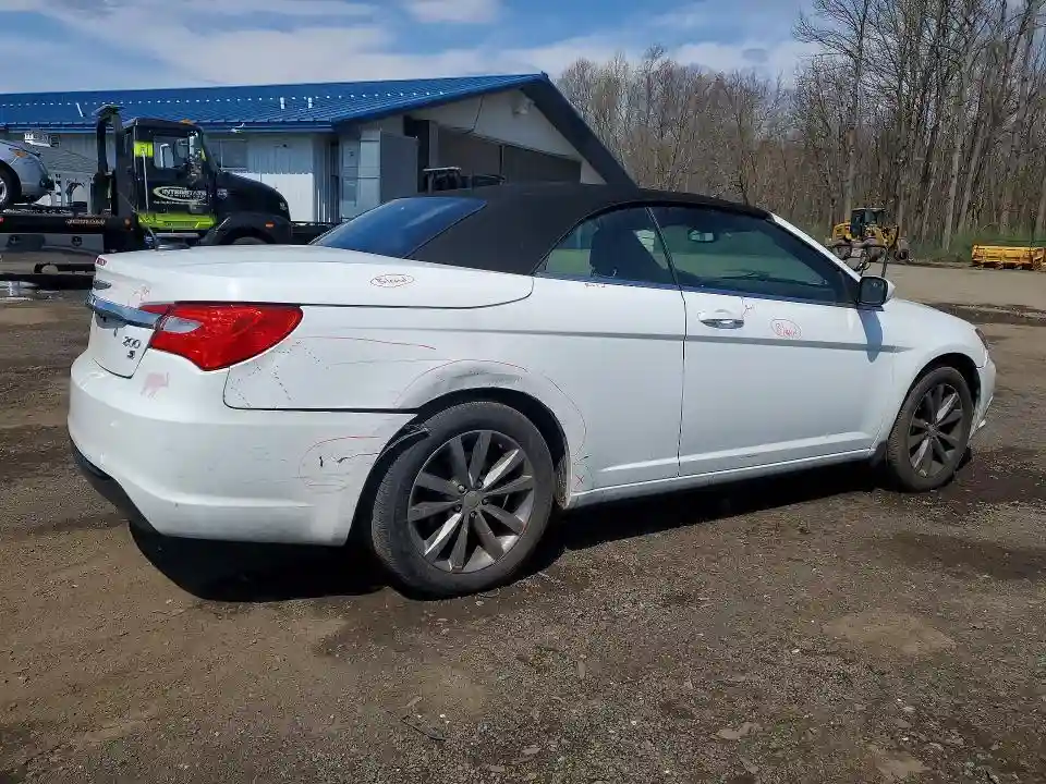 1C3BC8EG8BN611327 2011 CHRYSLER 200-2