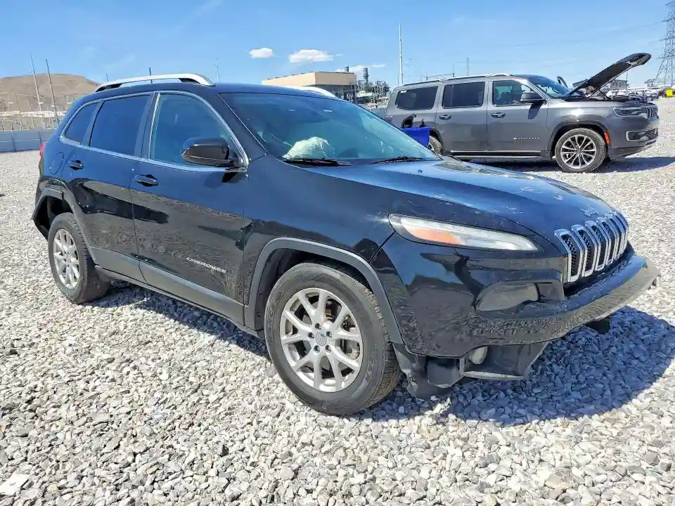 1C4PJMCXXJD532488 2018 JEEP CHEROKEE-3