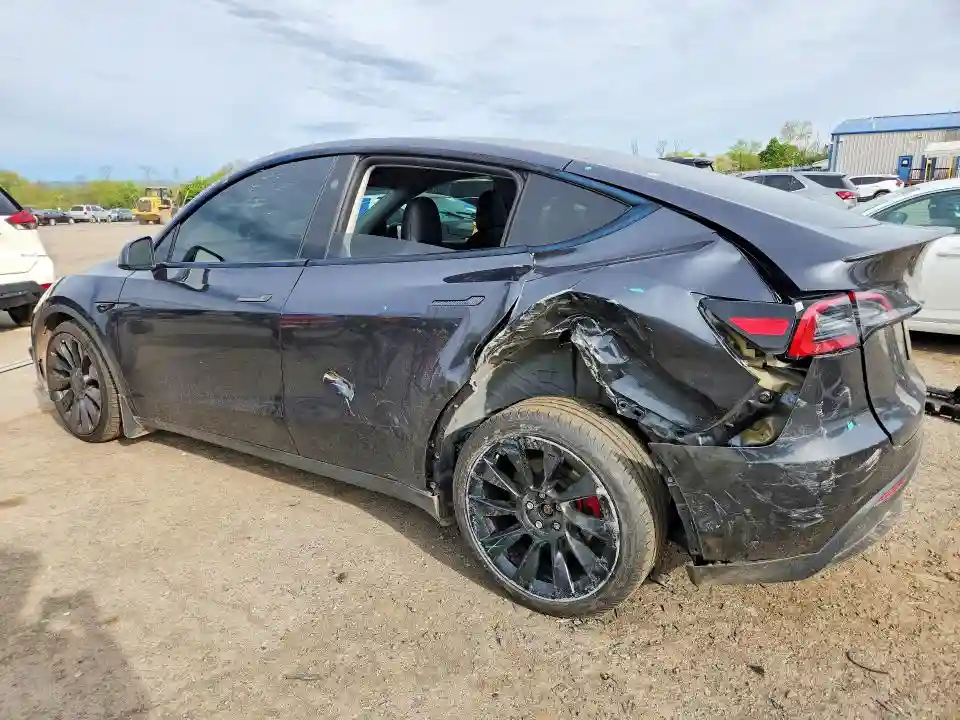 7SAYGDEF7RF036790 2024 TESLA MODEL Y-1