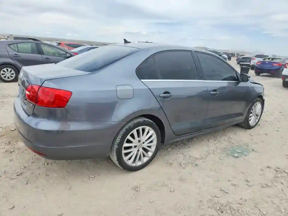 3VWLL7AJ8DM380953 2013 VOLKSWAGEN JETTA-2