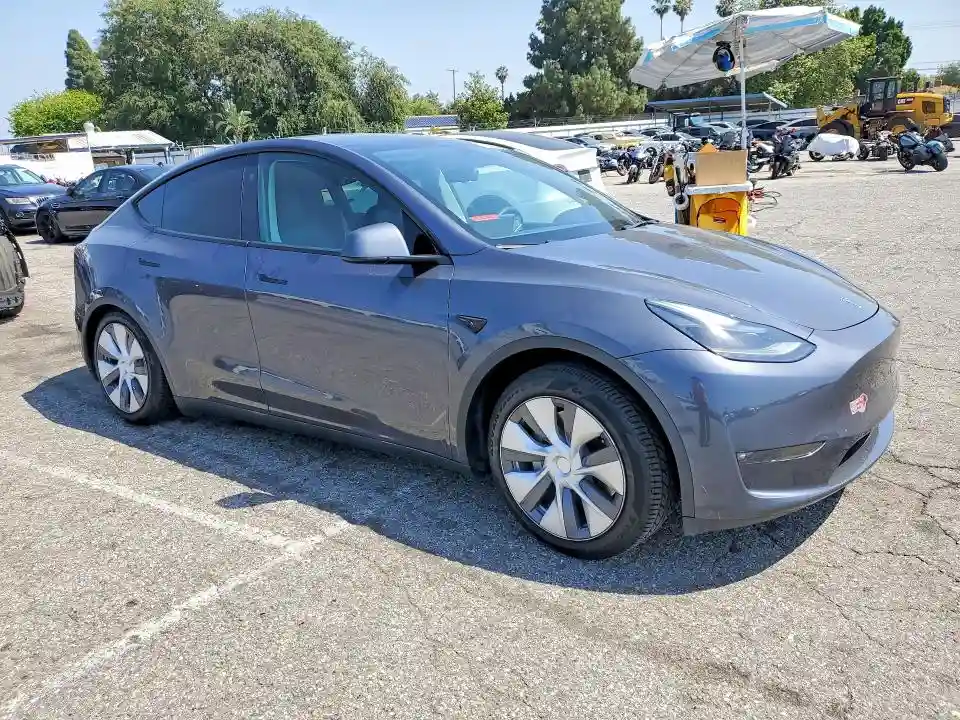 7SAYGAEE1PF925586 2023 TESLA MODEL Y-3