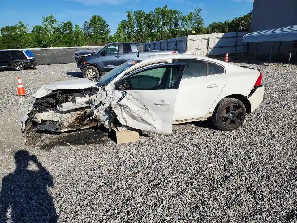 YV1612FS0D2176580 2013 VOLVO S60-0