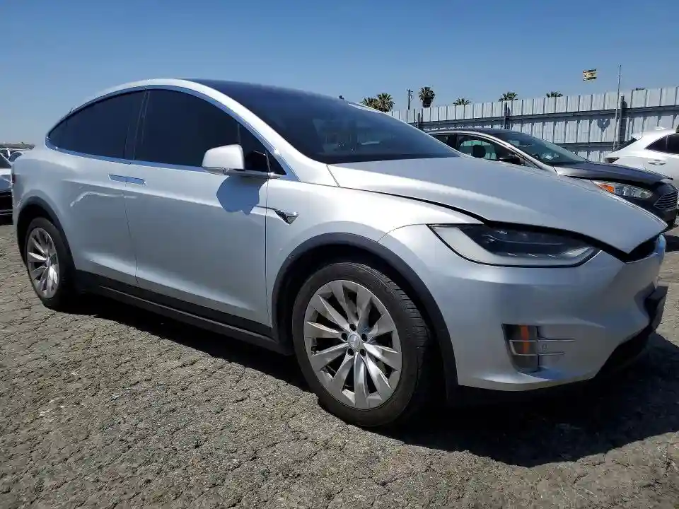5YJXCBE25HF038137 2017 TESLA MODEL X-3