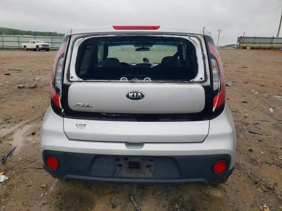 KNDJN2A21J7595547 2018 KIA SOUL BASE-5