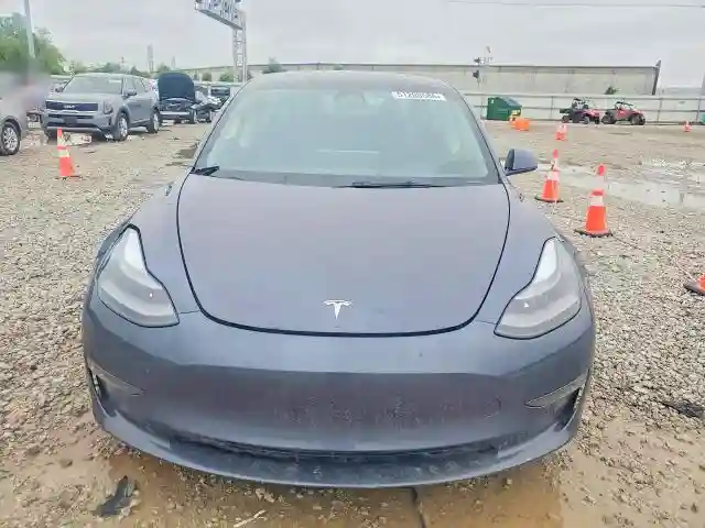 5YJ3E1EC2PF686514 2023 TESLA MODEL 3-4